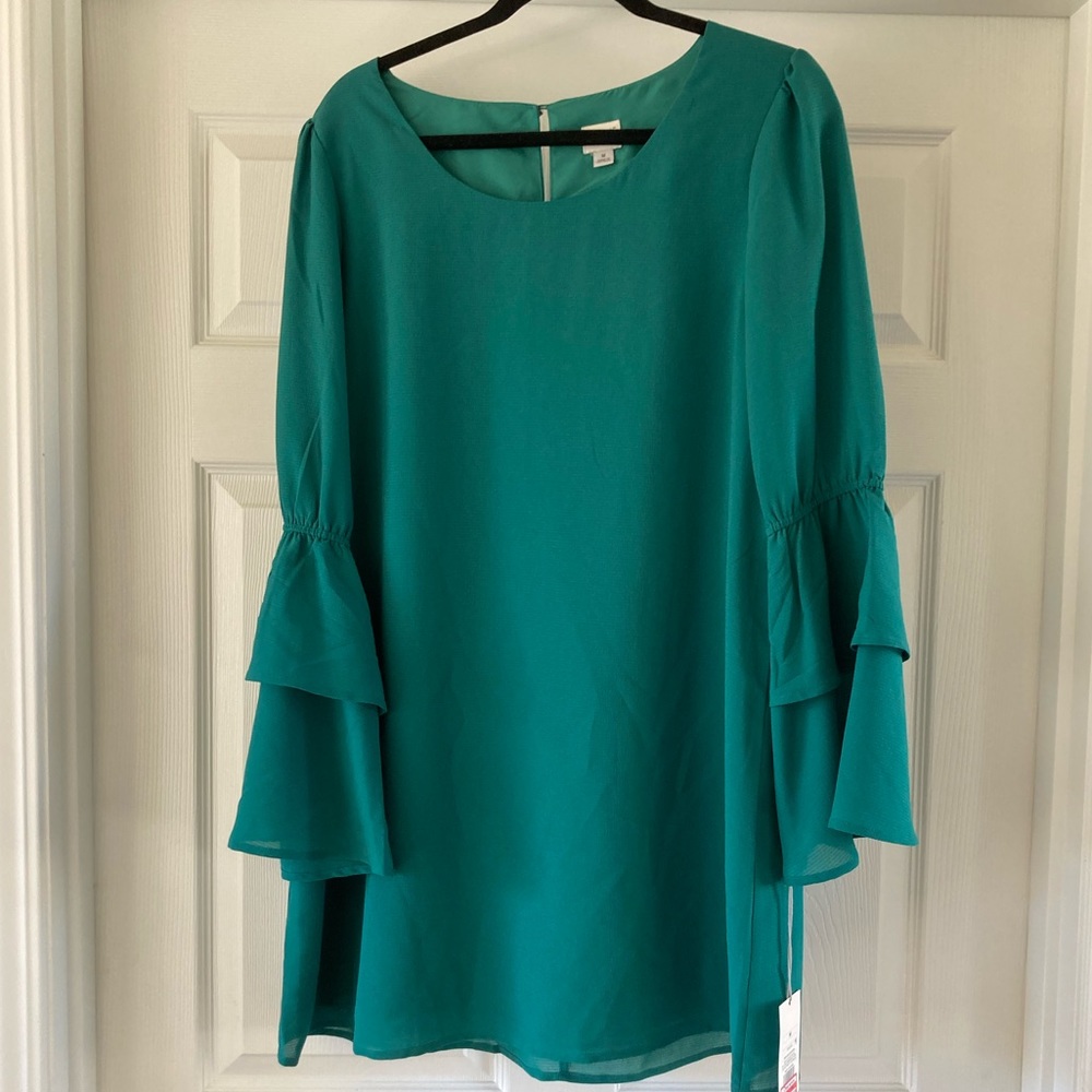 Gorgeous emerald green dress with tags on